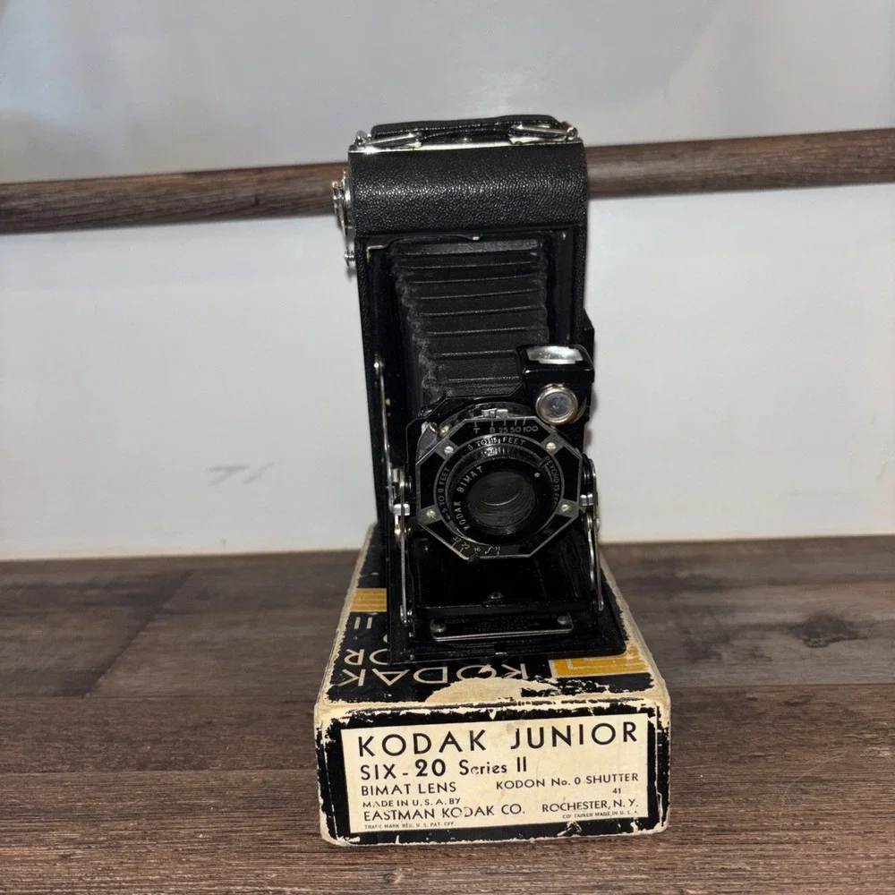 1930's KODAK JUNIOR SIX-20 Series II Folding Camera + Box